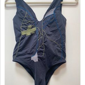 Entreaguas swimsuit with unique embroidery detail